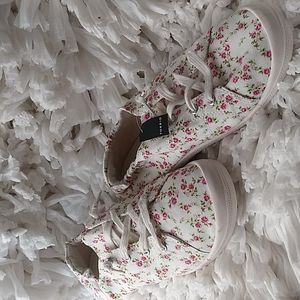 Nwt Torrid Ditsy Floral Riley Sneaker White Size 13